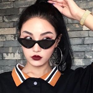 🔴⚫️⚪️RED WHITE OR BLACK TRENDY CAT EYE SUNGLASSES